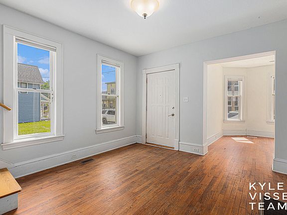 4th image of 344 Visser Pl SE