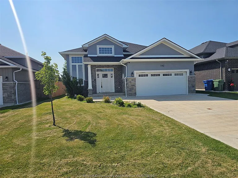 192 Lennox Ave — Photo 2