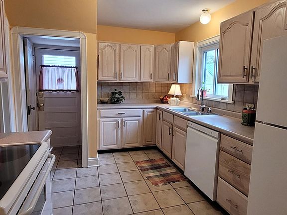 5th image of 3848 Eliot Rd