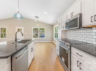 1196 Crabtree Rd, Waynesville, NC 28785