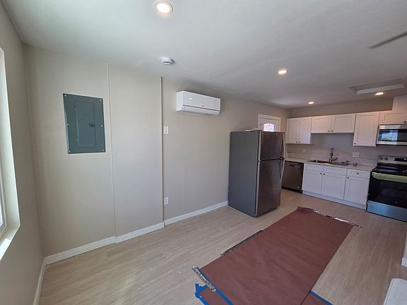 5th image of 1055 Quarry St #2
