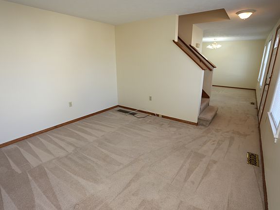 2nd image of 33 Lund St