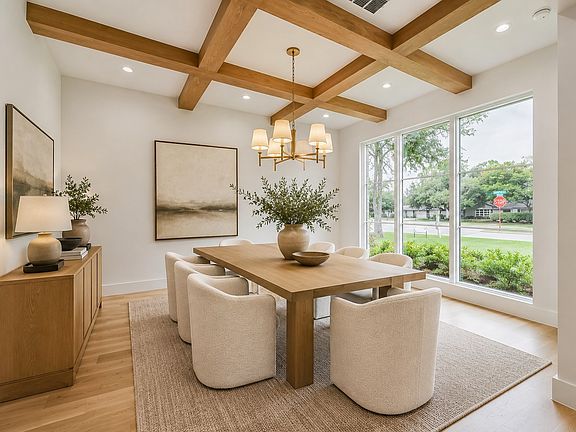 5th image of 3304 Royal Ln