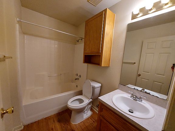 4th image of 411 Avenue S #B
