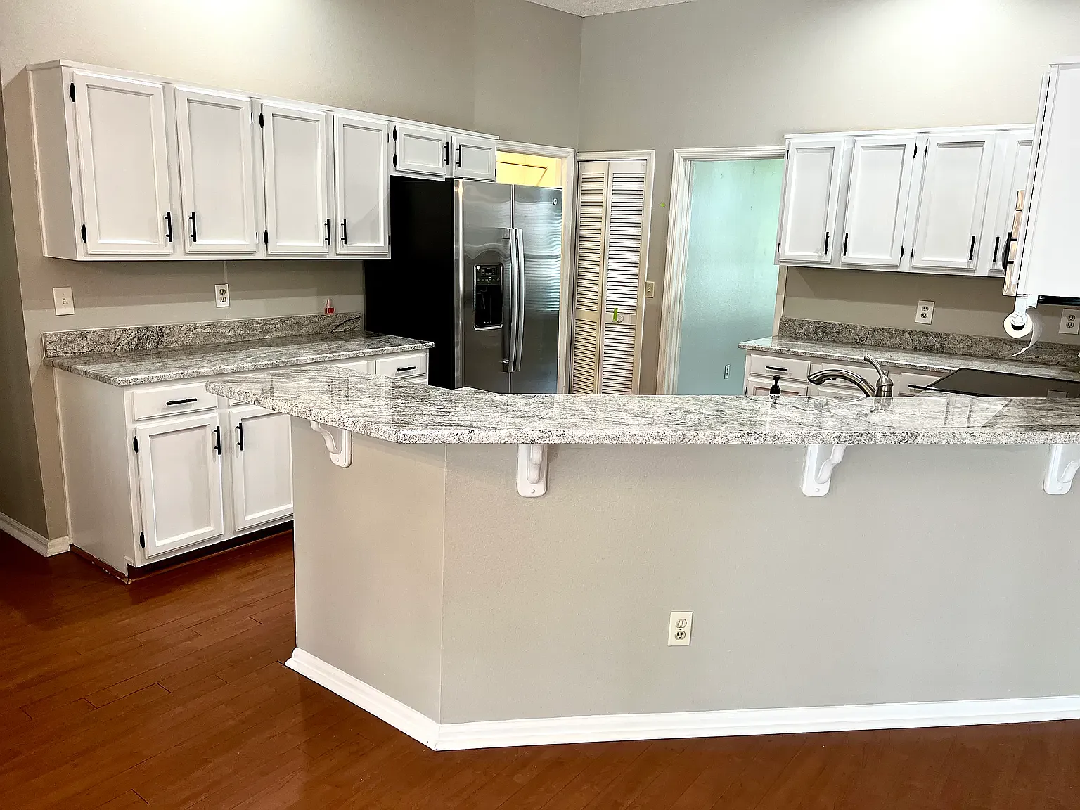 4 bed, 2328 sqft, $3,000 — Photo 2