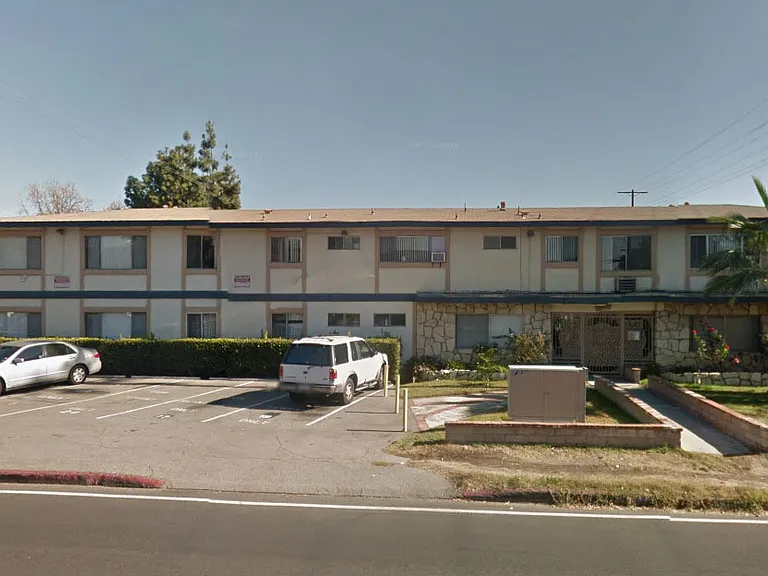 The Fulton Apartments...across Valley College CALL NOW! — Photo 2
