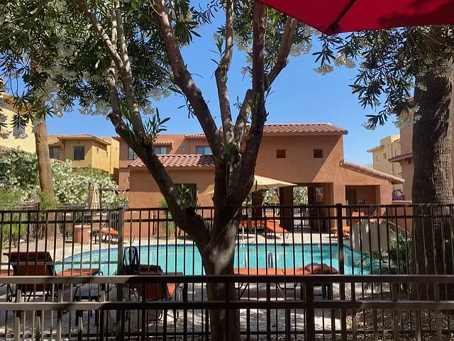 3 bed, 2.5 bath, 1926 sqft, $2,800 — Photo 3