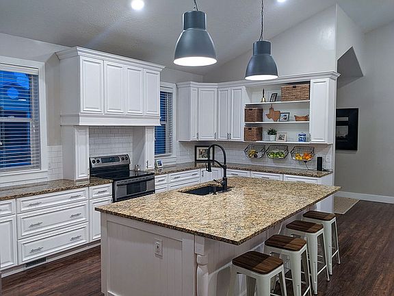3rd image of 1296 S Regal View Dr