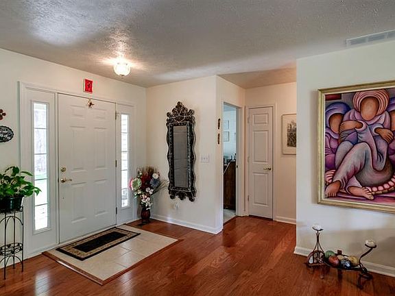 4th image of 920 S Hoosier Ave