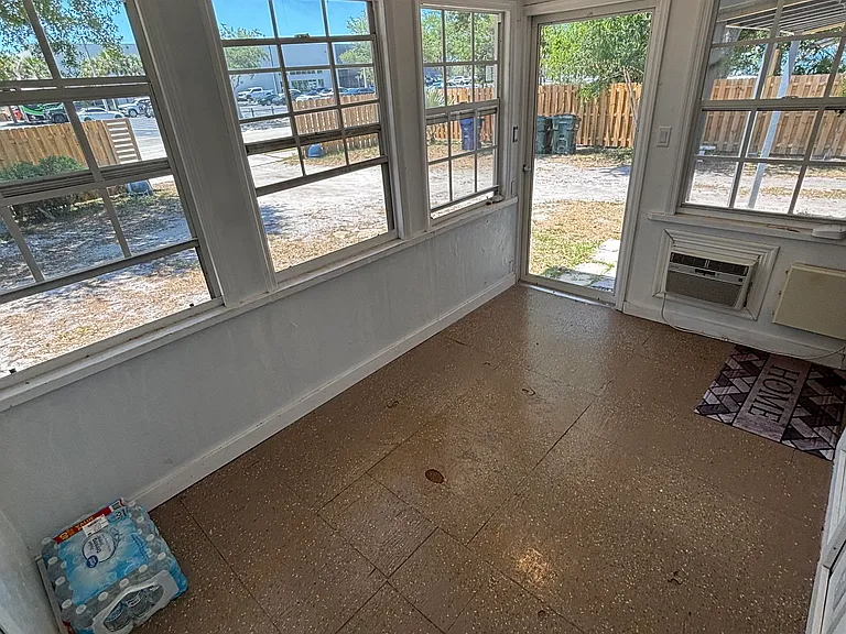 2107 Phillippi St #2 — Photo 5