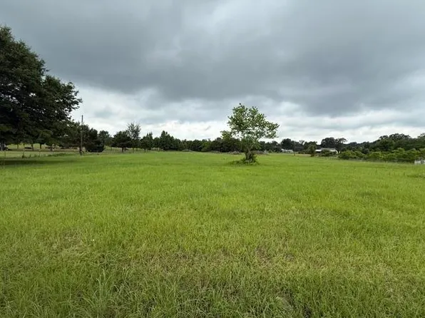 411 Lincoln Springs Rd, Gladewater, TX 75647