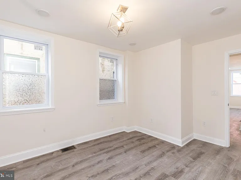537 N 33rd St #1 — Photo 11