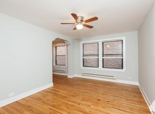 435 W Roscoe St, Chicago, IL 60657
