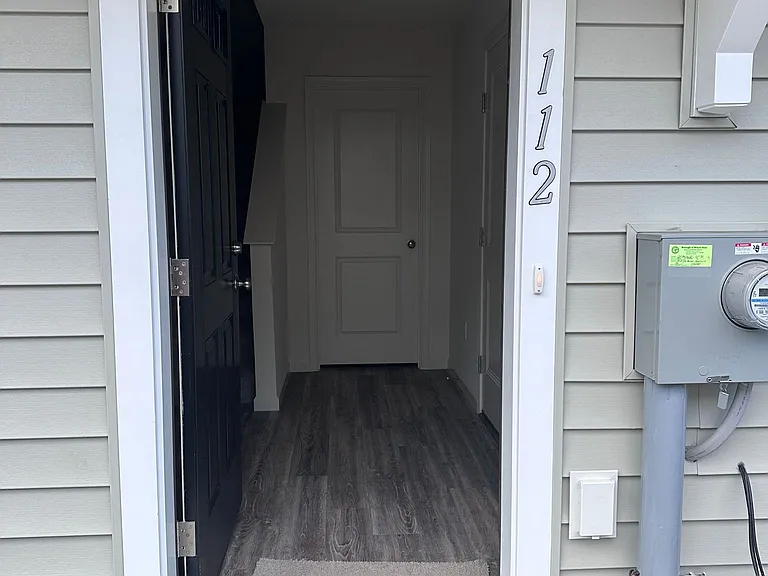 112 Hawley Ct — Photo 4