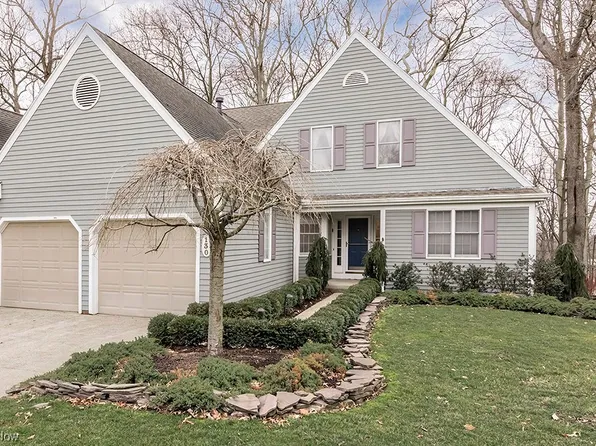130 Pheasant Run Dr, Chagrin Falls, OH 44022