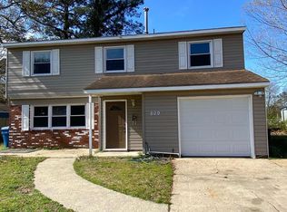 809 Stratford Hall Dr, Virginia Beach, VA 23452