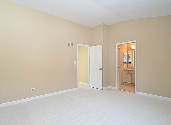 4th image of 90 Foxwood Ct