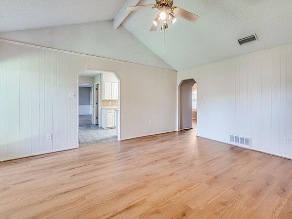 3rd image of 2121 Northglen Dr