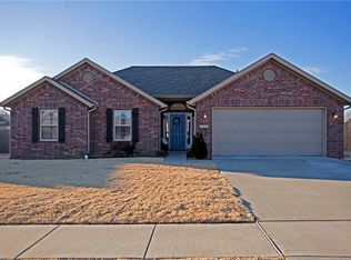 1403 Vineyard St, Pea Ridge, AR 72751