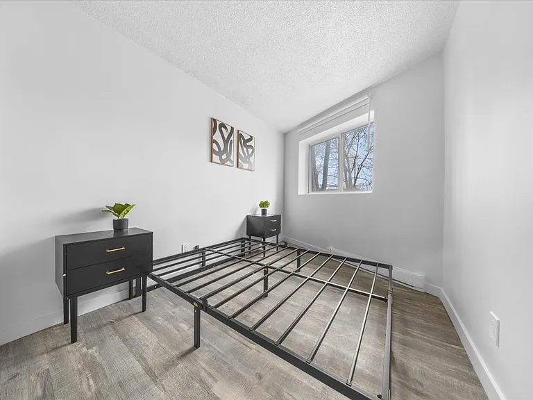 1160 Merivale Rd — Photo 4