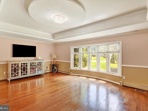 3rd image of 93 Highland Dr