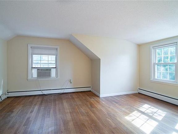5th image of 15 Moorland Ave