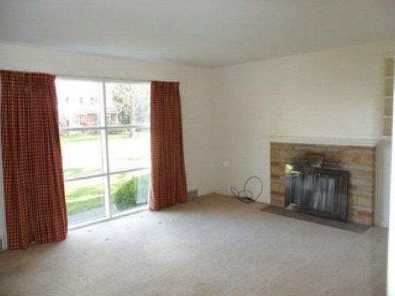 3rd image of 655 Sloane Ave