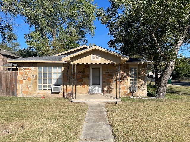 Cute 2 bedroom, 1 bath Duplex