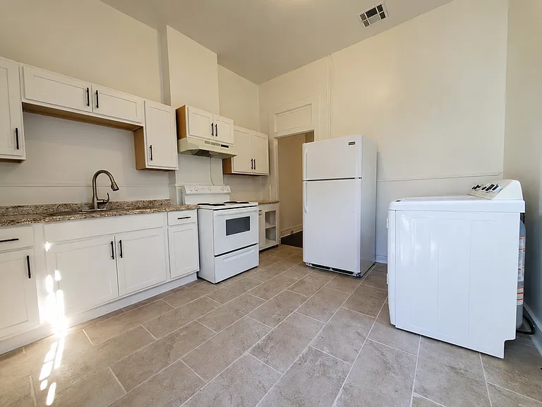 8434 Jeannette St — Photo 9