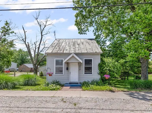 611 S Market St, Waterloo, IL 62298