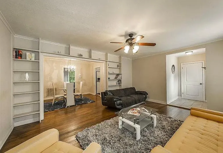 2819 W Capitol Ave — Photo 3