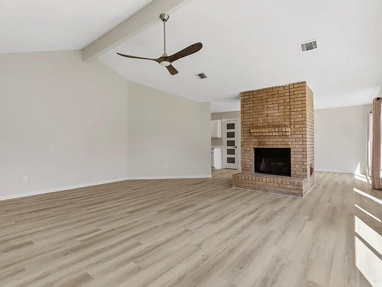 2210 Trail West St — Photo 5