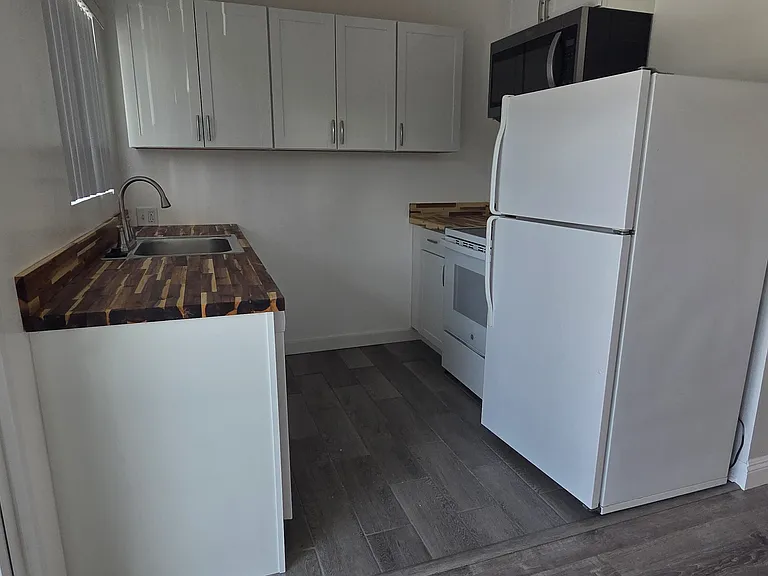 Highlander Manor Apartments — Photo 9