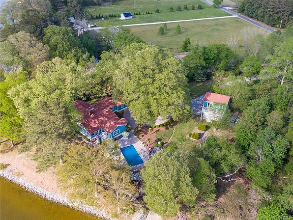 3rd image of 700 Hardings Wharf Dr
