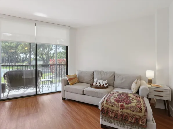 3101 N Country Club Dr APT 102, Aventura, FL 33180