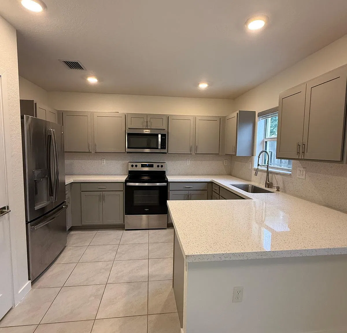 4 bed, 3.0 bath, 1700 sqft, $3,350 — Photo 3
