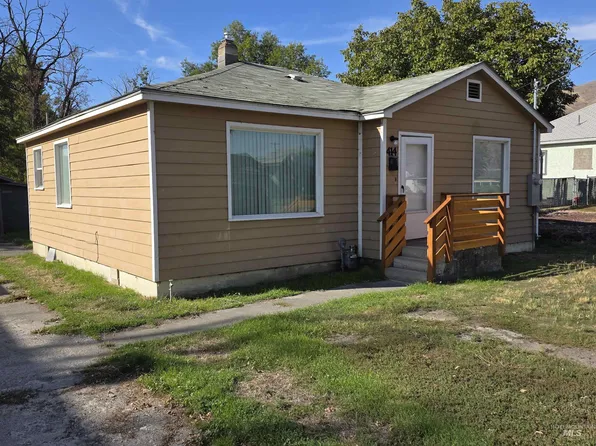 414 13th St, Clarkston, WA 99403