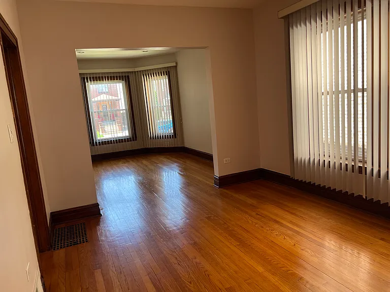 4733 N Kedvale Ave — Photo 3