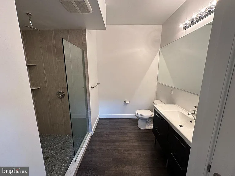 820 W Market St #2B — Photo 12