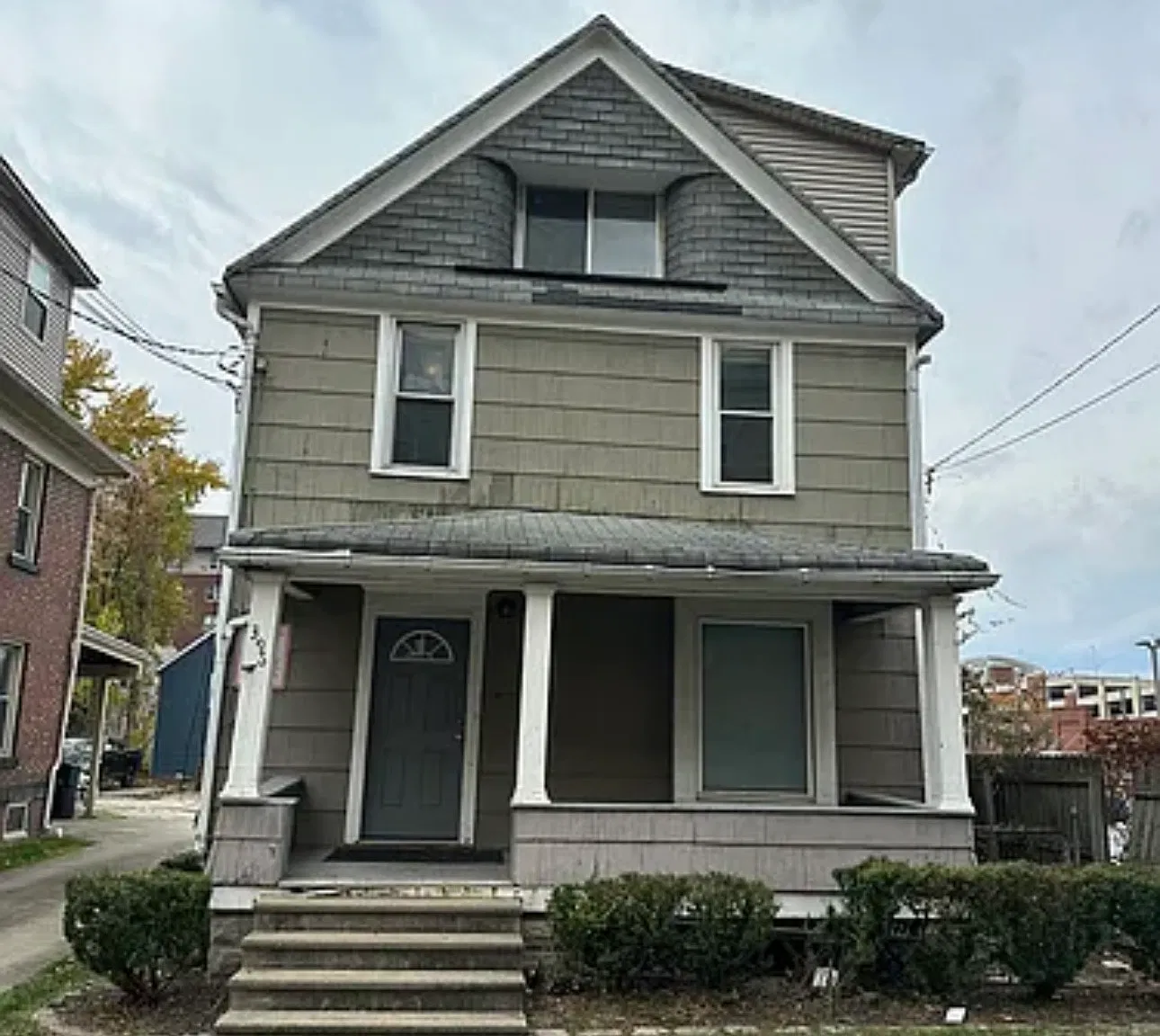 6 bed, 2000 sqft, $2,400 — Photo 1