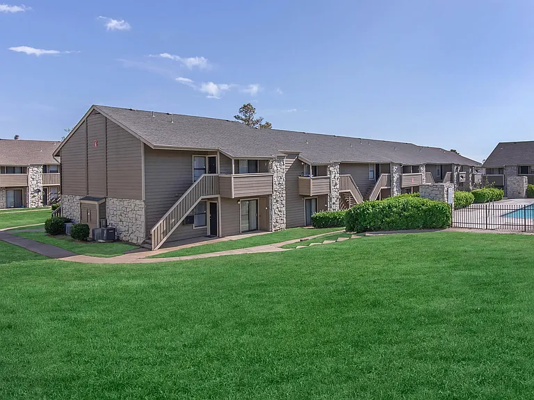 Cobblestone Apartments — Photo 13