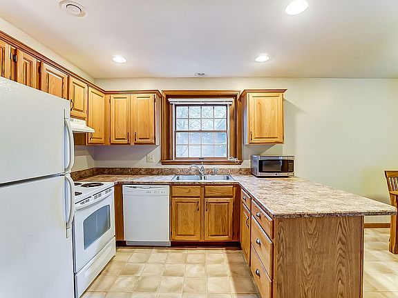 5th image of 150 Charleston Dr #5