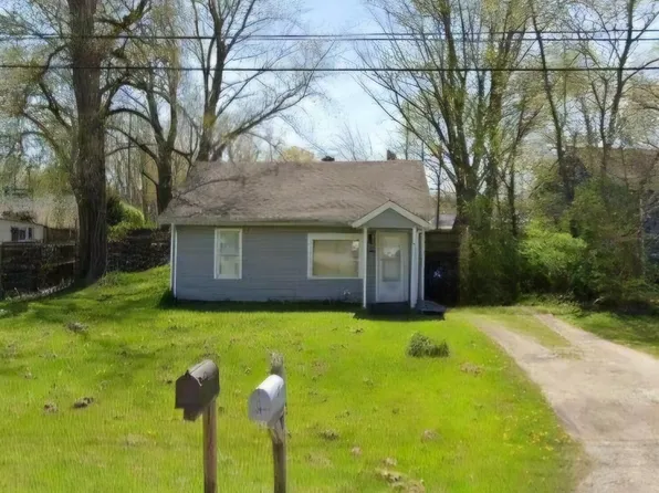 2 E 36th Pl, Hobart, IN 46342