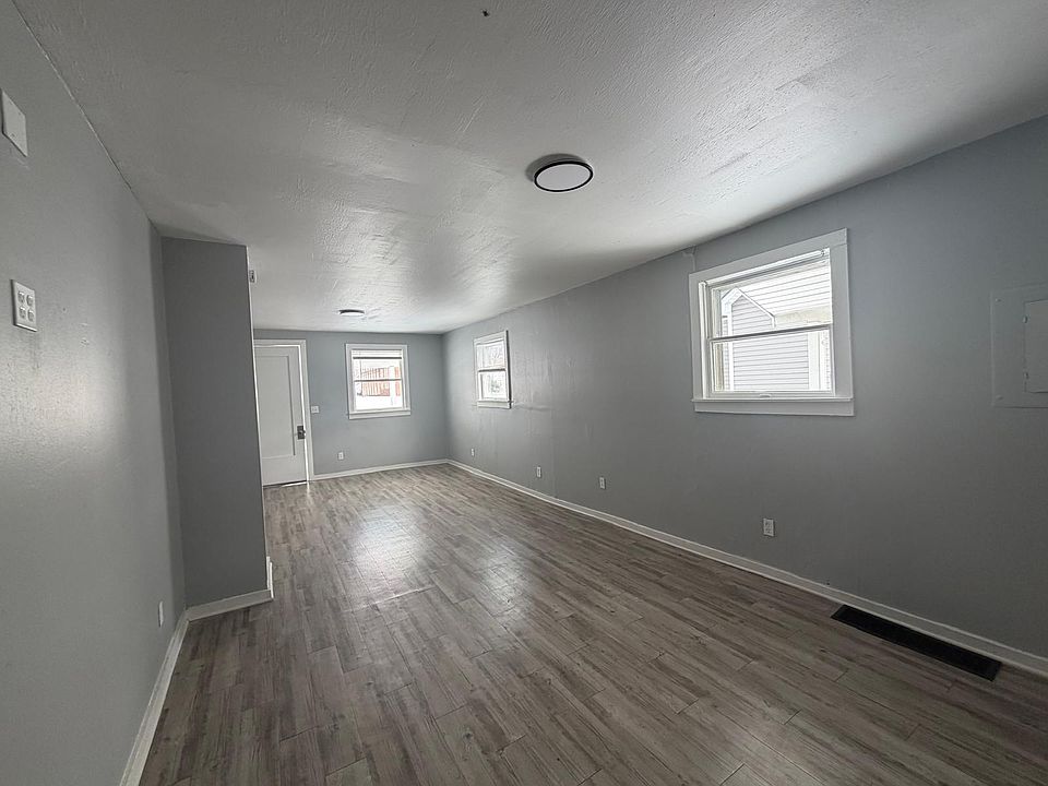1st image of 217-219 2nd St