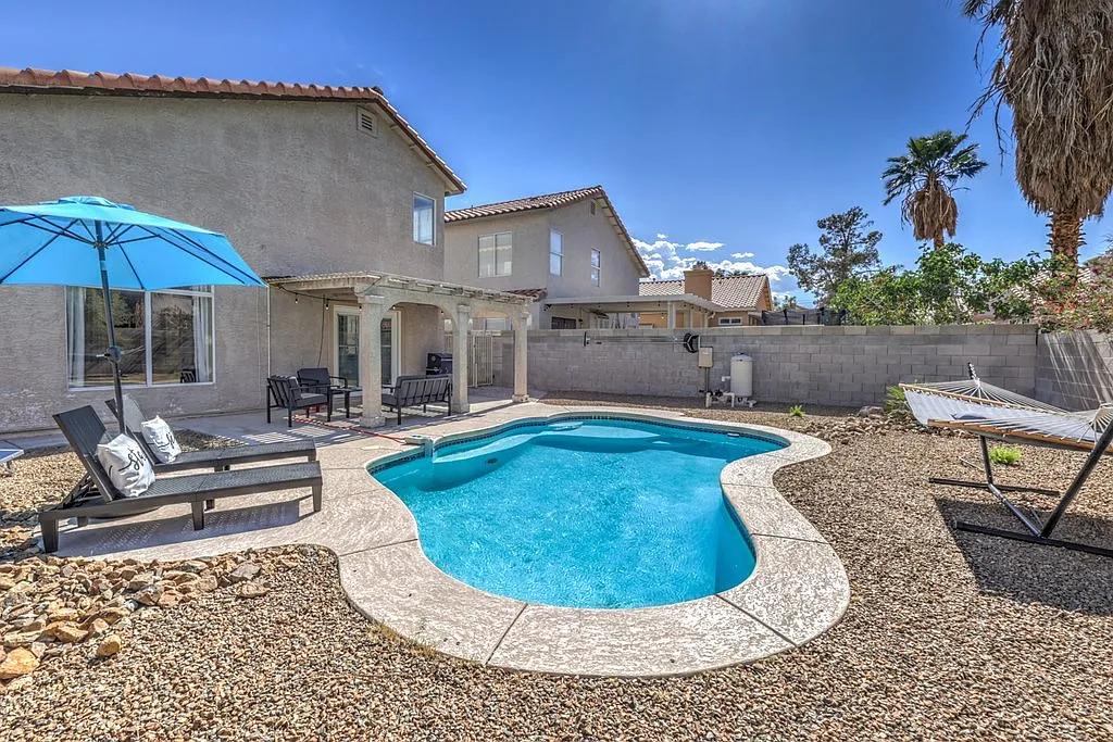 Spacious 3BR Home with Private Pool — Photo 2
