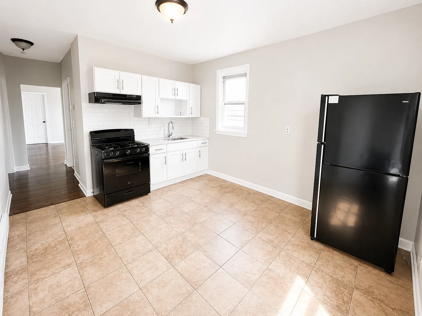 3 bed, 1.5 bath, 1200 sqft, $2,095 — Photo 1