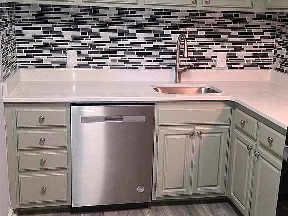 4th image of 870 Quince Orchard Blvd APT T1