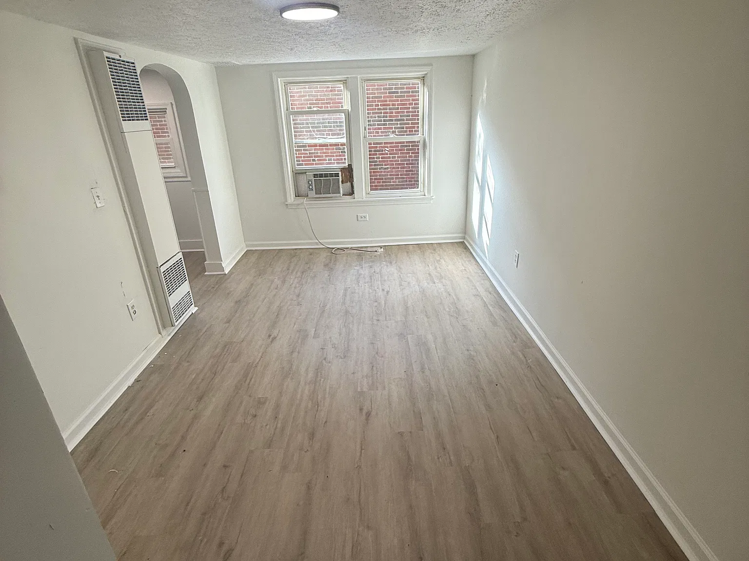 3 bed, 932 sqft, $1,600 — Photo 3
