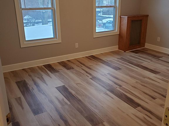 4th image of 399 Miller St #2