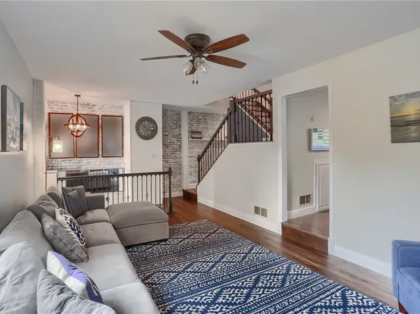 102 Kress View Dr, Oakdale, PA 15071